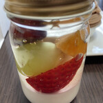 Patisserie RaRe - ベリーヌのようなフルーツのブランマンジェ