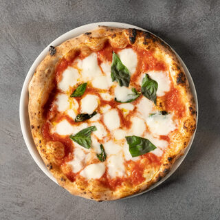 イタリア産小麦粉100%で毎朝手ごねで作る生地