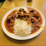 シンズキッチンミニ - チキンとイノシンのカレーあいがけ