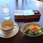 ダゼリオ - 料理写真:スープとサラダ