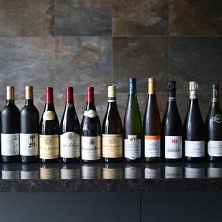 料理に合うワイン、日本酒を多数取り揃えております