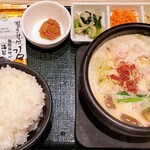 東京純豆腐 - 期間限定 もつ煮込み風スンドゥブ