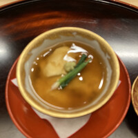 赤坂 菊乃井 - 鼈甲餡の下にお赤飯が