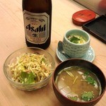 すし政 - 中瓶ビール＋ランチのサラダ、茶碗蒸し、味噌汁