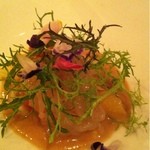 リストランティーノ ルベロ - ボタン海老のカルパッチョ、オマール海老のソースと共に、ハーブを添えて