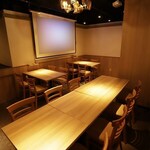 日本酒原価酒場 - ■ご宴会にぴったりのお店
2Fのテーブル席にはプロジェクターも完備しております。結婚式の二次会や歓送迎会に是非ご利用ください。