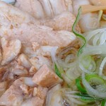 喜多方ラーメン 天高盛 - 「きざみ」チューシュー数枚が細かく刻まれます