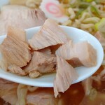 喜多方ラーメン 天高盛 - 刻まれたバラチャーシュー