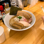 煮干らーめん 川むら - 奥さまの淡麗醤油。やはりバラチャーシューがw