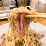 煮干らーめん 川むら - 何もかけずに啜る！途中、レモン酢投入！