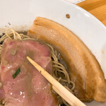 煮干らーめん 川むら - レアチャー。川むらのチャーシューはどれもレベルがとても高い。