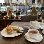 パティスリー・パリセヴェイユ - ガトーバニーユ700円、サントノーレキャラメル700円、アールグレイティー750円