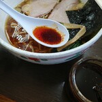 白河手打中華そば 若葉 - 少し〜辣油を入れてみるっ！