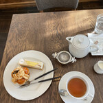 パティスリー・パリセヴェイユ - ガトーバニーユ700円、サントノーレキャラメル700円、アールグレイティー750円