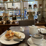 パティスリー・パリセヴェイユ - ガトーバニーユ700円、サントノーレキャラメル700円、アールグレイティー750円