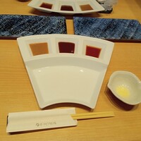 神戸串あげ SAKU - ごまソース、オリジナルソース、ポン酢、レモン塩