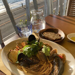 カーサ パラディーゾ スルマーレ!! - 本日入荷の魚介類とチェリートマトのリングイネ