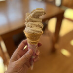 里見茶屋 - 桜の花ジェラート350円