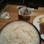 牛たん炭焼き 利久 - 麦飯