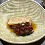 鮨 心白 - 海老芋と蛸の煮付け　蛸の旨味が海老芋に沁みてます