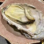 鮨 心白 - ジャンケンじゃなく希望者に追加の蒸し牡蠣が出てきました　言ってみるもんだねぇｗ