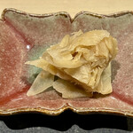 鮨 心白 - ガリが出てきたのでそろそろ握るみたい