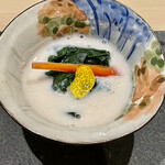 鮨 心白 - 白子すり流し　白子もそのまま入っていて出汁が効いた一段上の白子料理でした　のっけからすごいよね