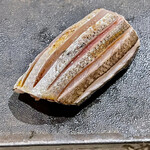 鮨 心白 - 炙り梭子魚も細かく包丁を入れてあって口の中で消えます