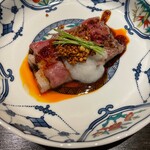 眞善美 - 鹿児島産黒毛和牛のサーロン　ガーリックソース　蕪のソース