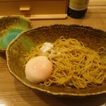 汁なし担担麺 くにまつ - 汁なし担担麺＋温泉玉子