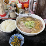 Nibo Shira-Men Aoki - R4.1  こってり煮干しチャーシュー麺・サービス小ライス・辛子高菜