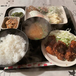 ヒロミ - 朝定食500円の味噌カツ。