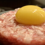 北海道焼肉 北うし - びえい和牛サーロインとろけるユッケ