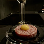 北海道焼肉 北うし - びえい和牛サーロインとろけるユッケ