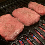 北海道焼肉 北うし - 知床和牛タン元厚切り