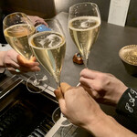 北海道焼肉 北うし - まずは泡で乾杯！