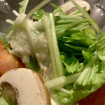 北海道焼肉 北うし - シャインマスカットととろろのサラダ