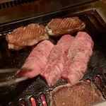 北海道焼肉 北うし - 知床和牛タン元厚切りと知床和牛サガリ厚切り