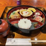 良彌 奥の庭 - 季節の松花堂弁当