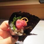 なだ万 - たくトロ巻き