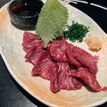 元祖 7種の牛串がある店 焼鳥居酒屋 はなぶさ - 馬刺し♪