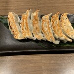 Parikingu - 焼き餃子 6コ、380円(税別)