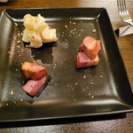 Grilled Dishes&Cocktail Bar Dehydration - 燻製盛り合わせは最高に酒に合います。特にチーズべったら漬け。