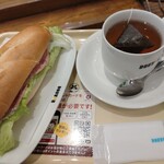 DOUTOR COFFEE SHOP - ミラノサンドA生ハム·ボンレスハム·ボローニャソーセージ、ホットティー。