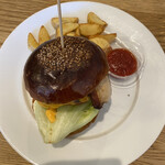 HARU Diner - ポテトとケチャップ付き