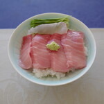 KINOKUNIYA - 青森県大間産本鮪、母と妻は鮪のトロが好き。酢飯に載せてマグロ丼。食材費二千円は高額すし屋のにぎり1/2貫分