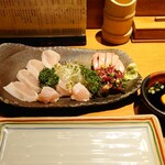 Sumibi Yakitori Semmon Ten Kannai Torien - 鶏刺しは醤油のつけダレでいただきます