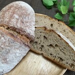 パン屋 ルーツ - カンパーニュ 1個 540円