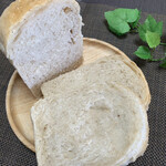 パン屋 ルーツ - 食パン 1斤 270円