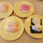 Kappa Sushi - とろサーモン、びん長まぐろ、サーモンチーズマヨ炙り、マヨまる海老の天むす風にぎり